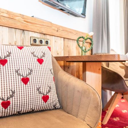 Pension Berghof Maria Alm am Steinernen Meer Bagian luar foto